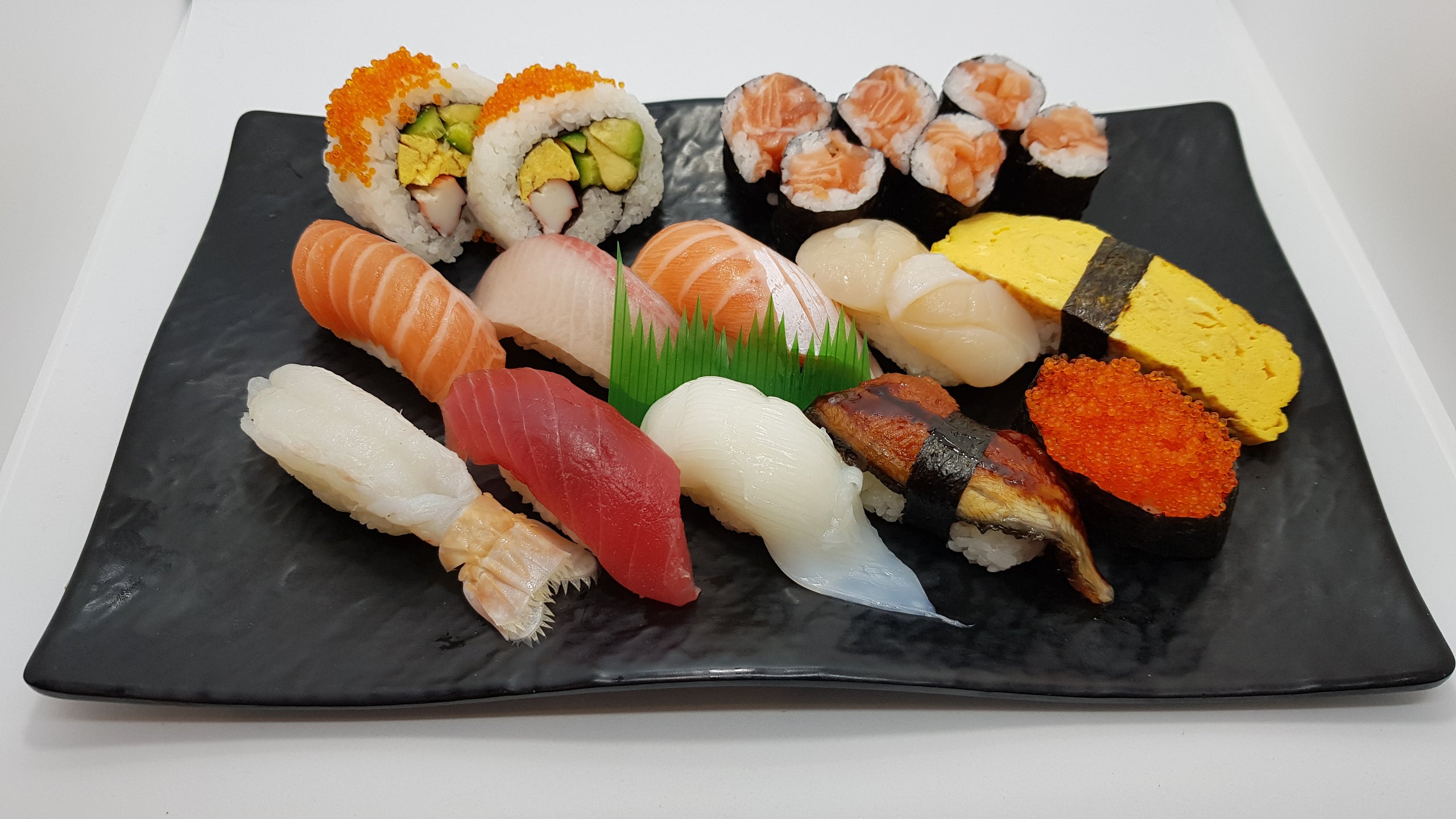 Sushi Deluxe Sakae Japanese Dining Bar